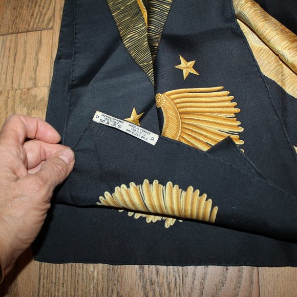 GORGEOUS AUTHENTIC BOXED HERMES SILK SCARF BLACK MULTI RARE - Picture 5 of 6